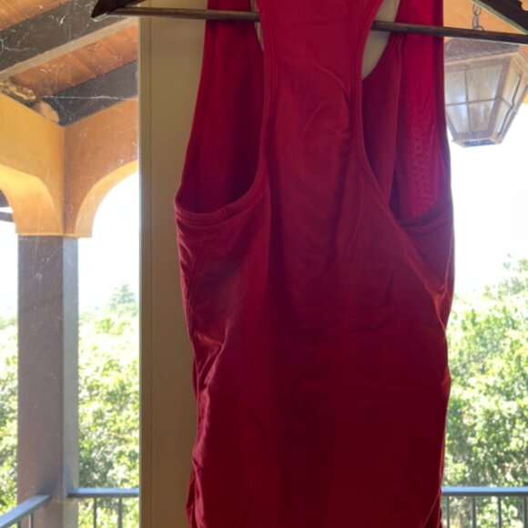 Lululemon tank - Picture 1 of 4